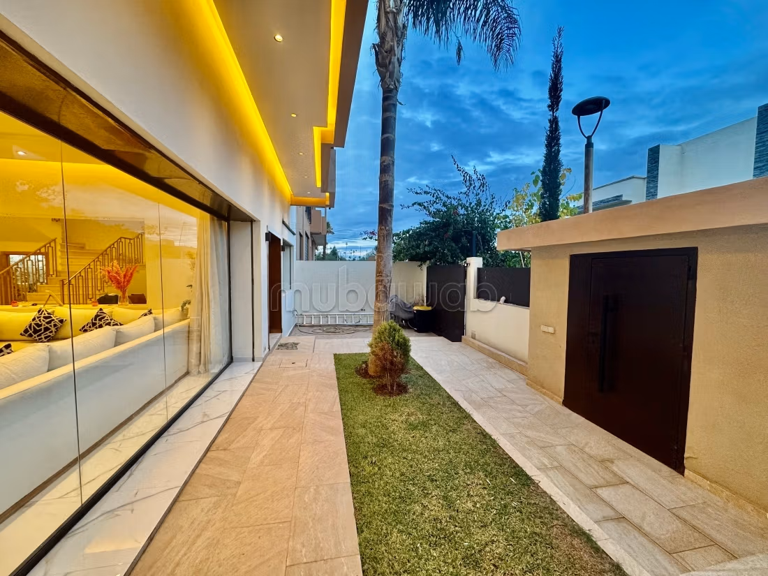 Magnifica villa in affitto a Route de Tahanaout. Superficie 300 m². Piscina e condizionatore