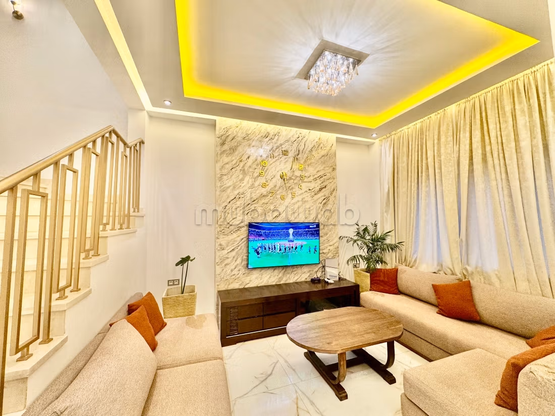 Magnifica villa in affitto a Route de Tahanaout. Superficie 300 m². Piscina e condizionatore