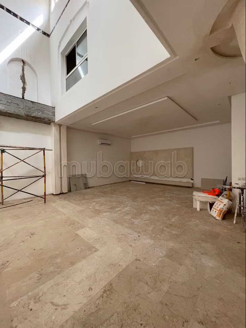 Élégante villa avec piscine et suites à Chrifia – Cadre calme et sécurisé