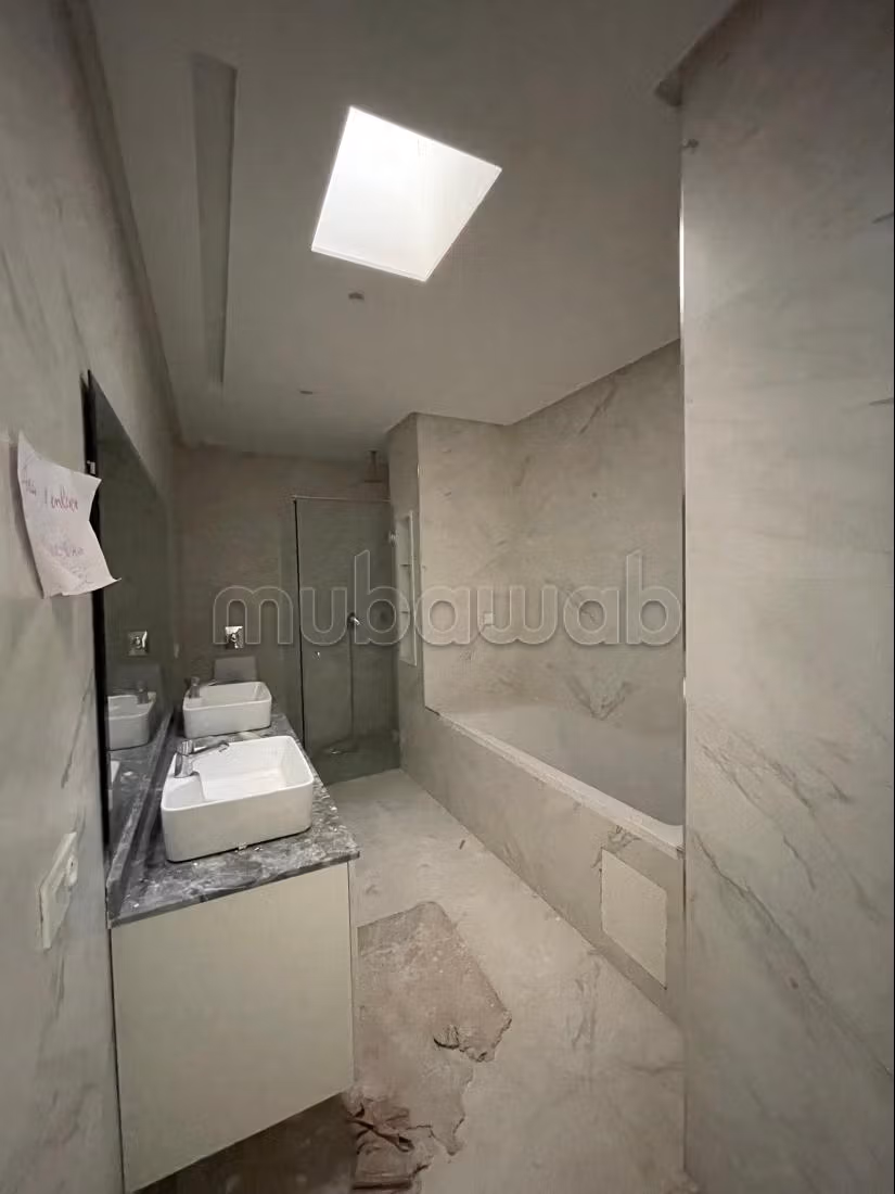 Élégante villa avec piscine et suites à Chrifia – Cadre calme et sécurisé