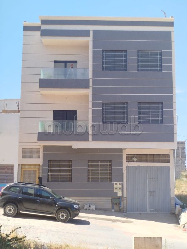 Belle Maison Titréé de 100m2 avec Cour