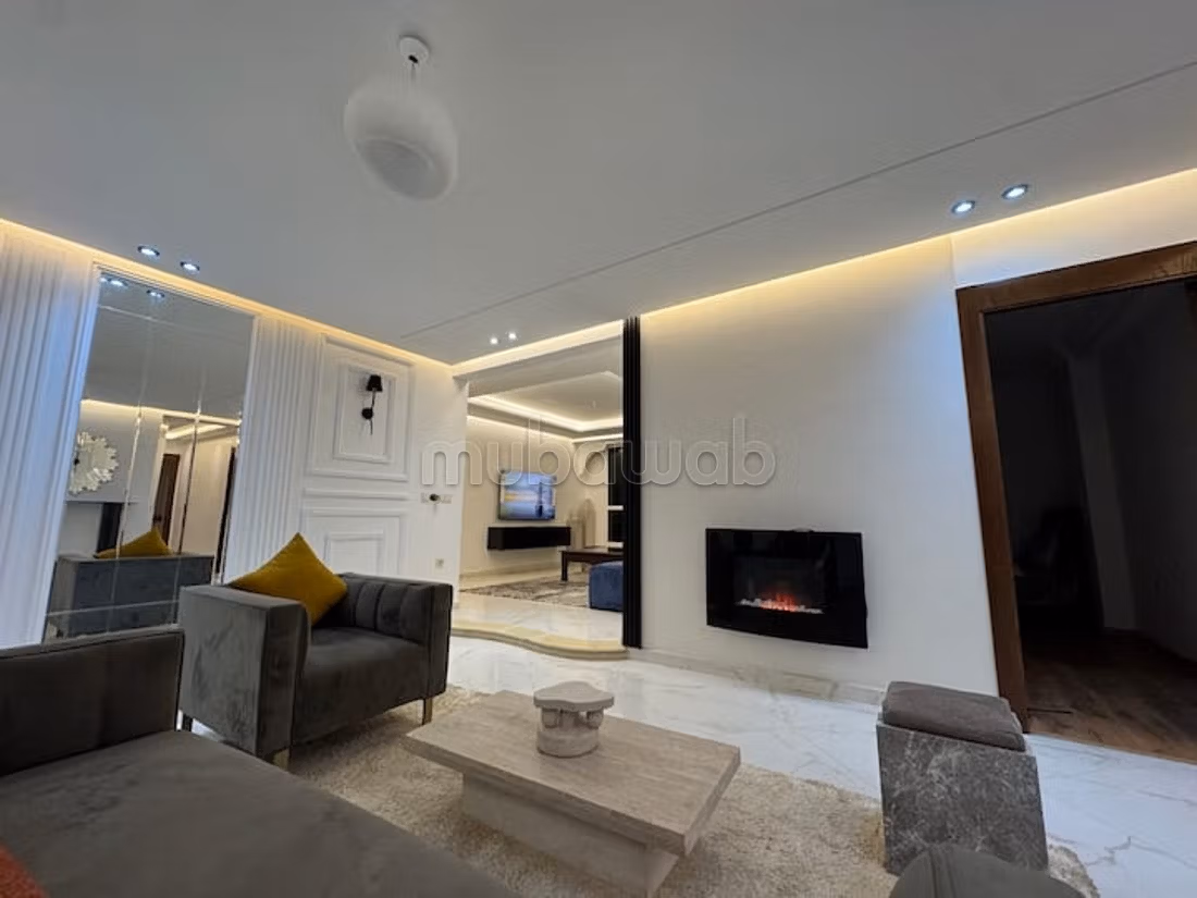 Superbe appartement à louer à La Ville Haute.
Superficie 120... - Veel