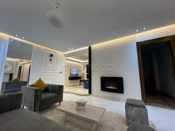 Superbe appartement à louer à La Ville Haute.
Superficie 120 m².
Meublé