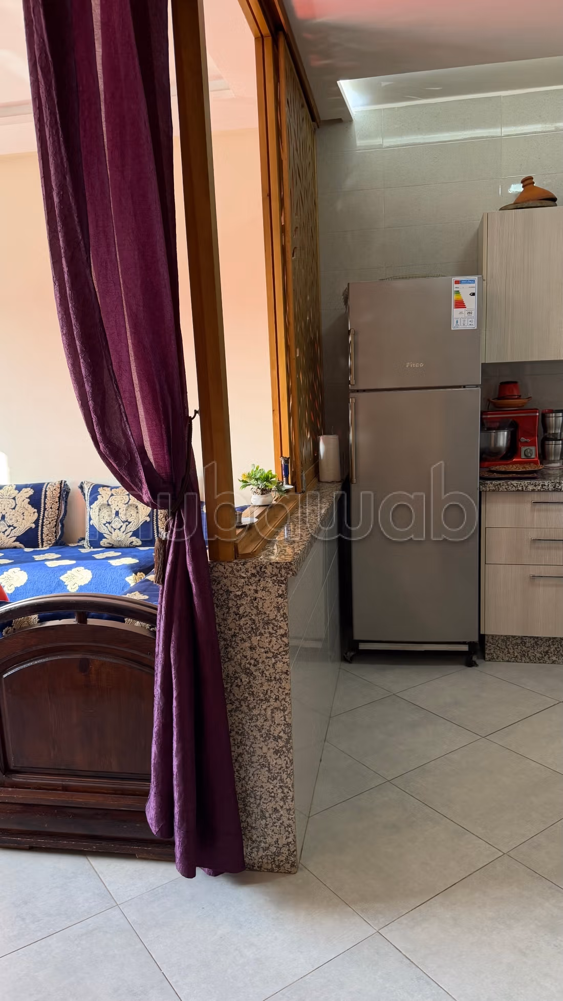 Vend appartement à Hay Mohammadi. Surface de 68 m². Salon Marocain et antenne parabolique