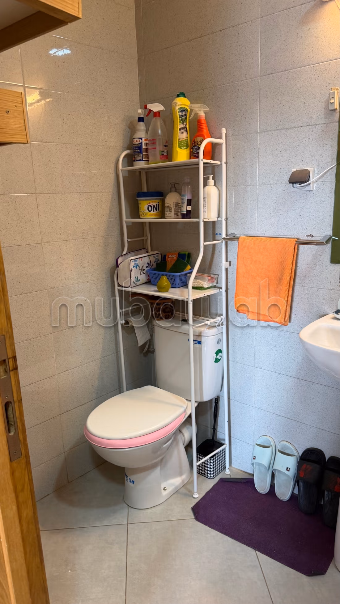 Vend appartement à Hay Mohammadi. Surface de 68 m². Salon Marocain et antenne parabolique