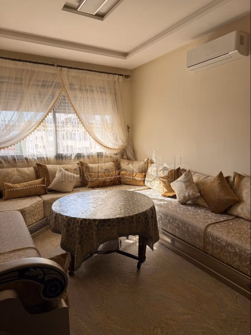 Vend appartement à Hay Mohammadi. Surface de 68 m². Salon Marocain et antenne parabolique