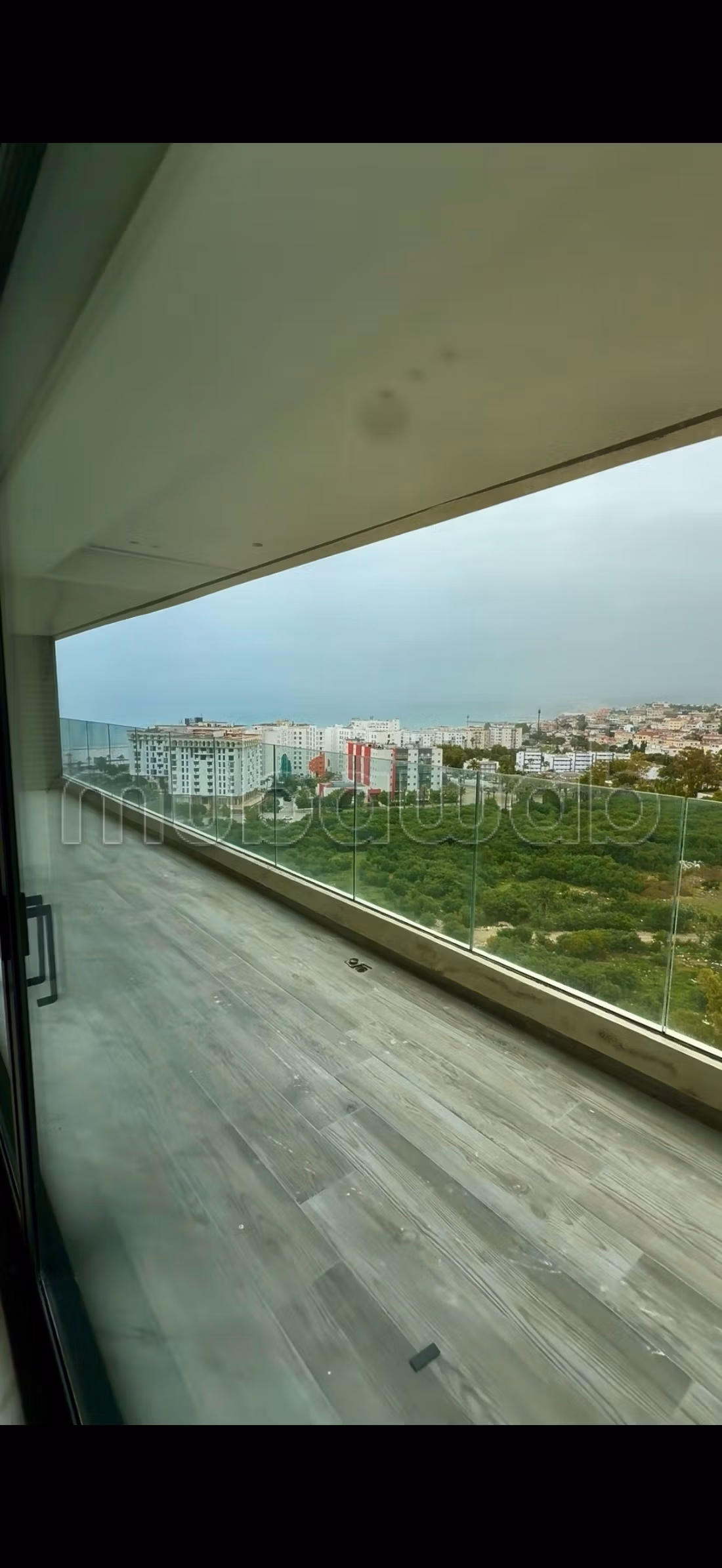 Bel appartement non meublé en location avec vue sur mer