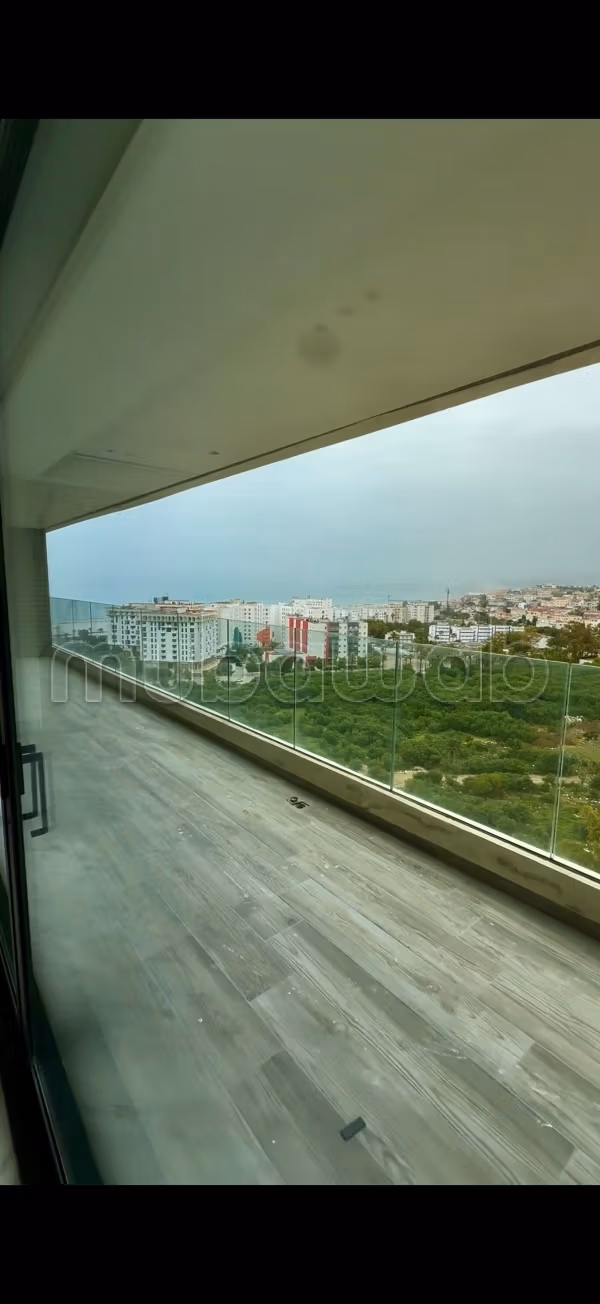 Bel appartement non meublé en location avec vue sur mer