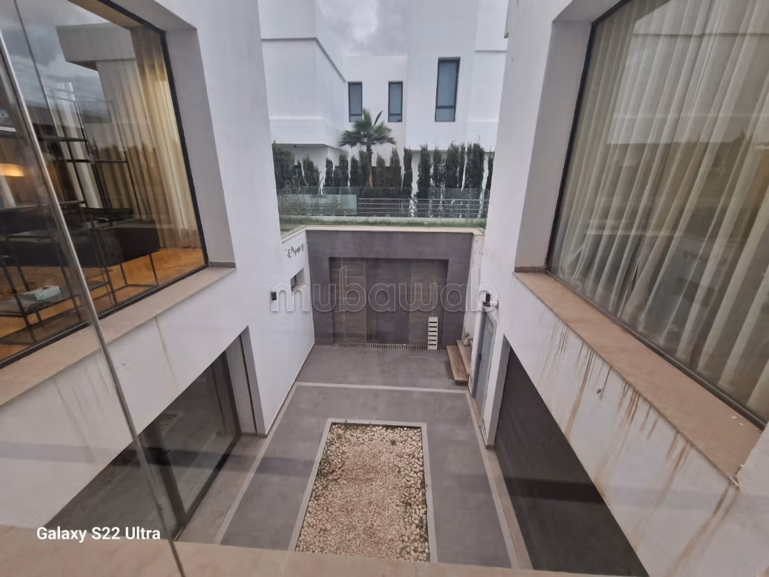 Villa meublé a louer 
Bouskoura Ville vertes