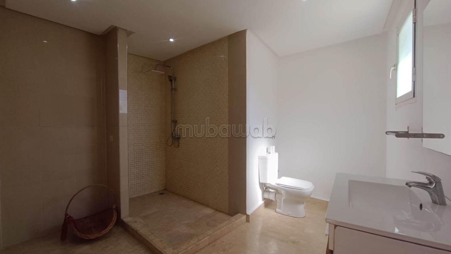 A Vendre Duplex 178 m2 
Rooftop 47 m2