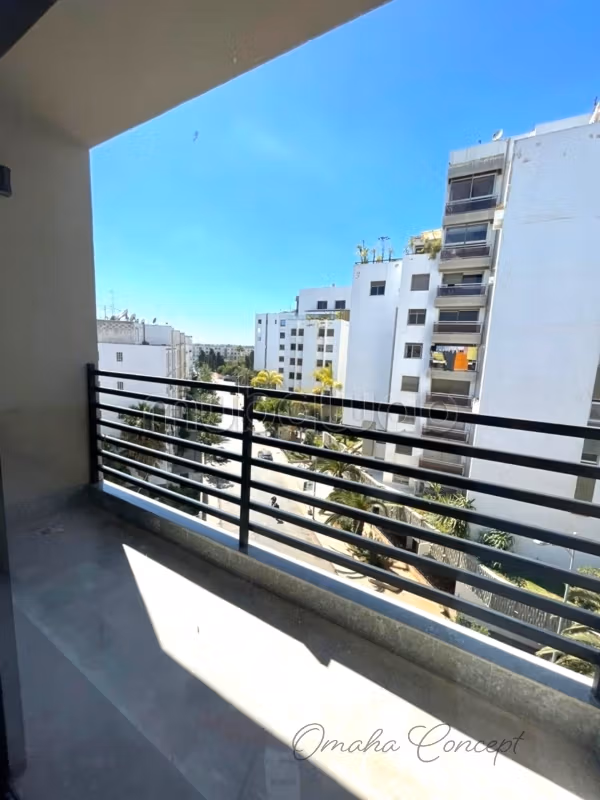 Gemeubileerde studio 55m2 4e verdieping garage Balkon Maarif