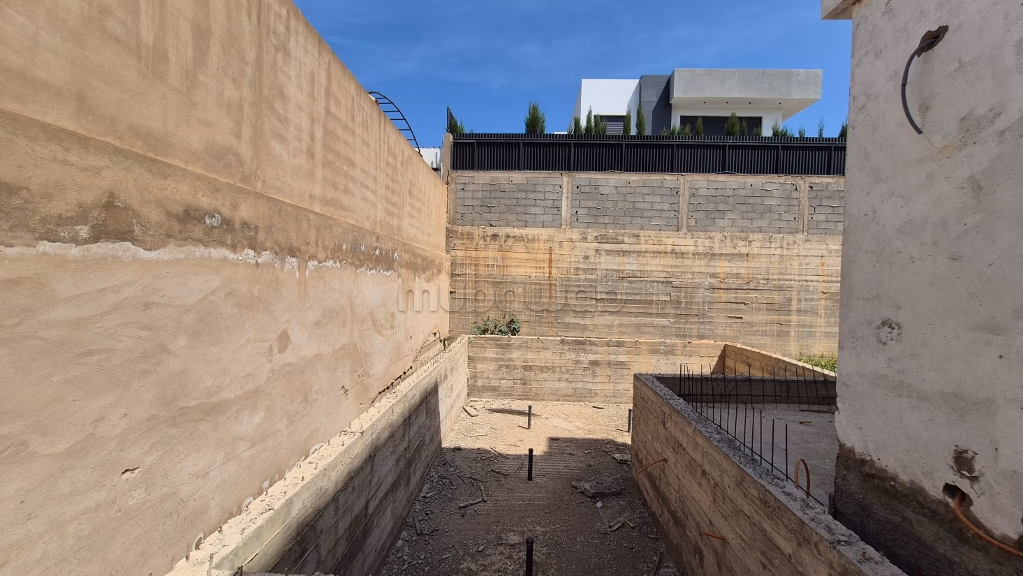 A vendre Villa 420m2 semi finie Bouskoura