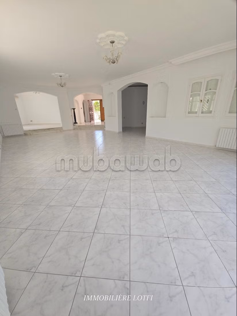 Maison avec grand jardin et vue mer
