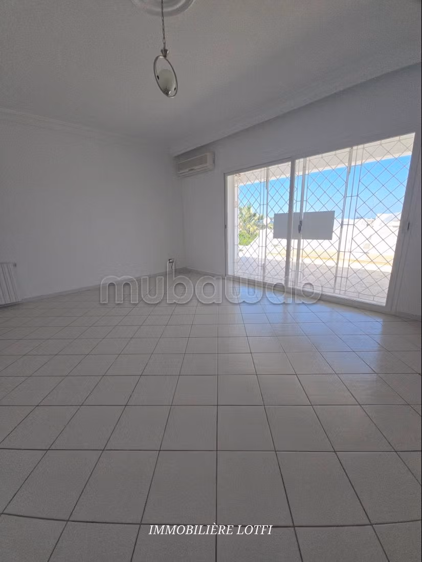 Maison avec grand jardin et vue mer
