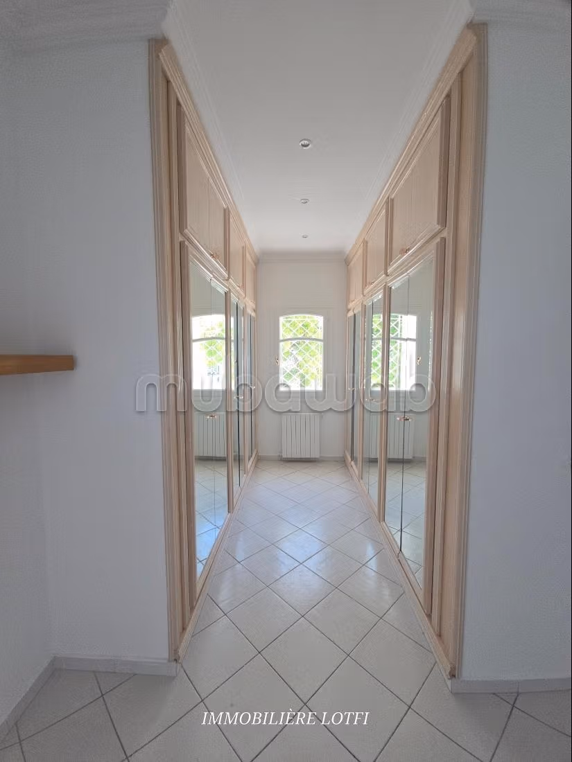 Maison avec grand jardin et vue mer