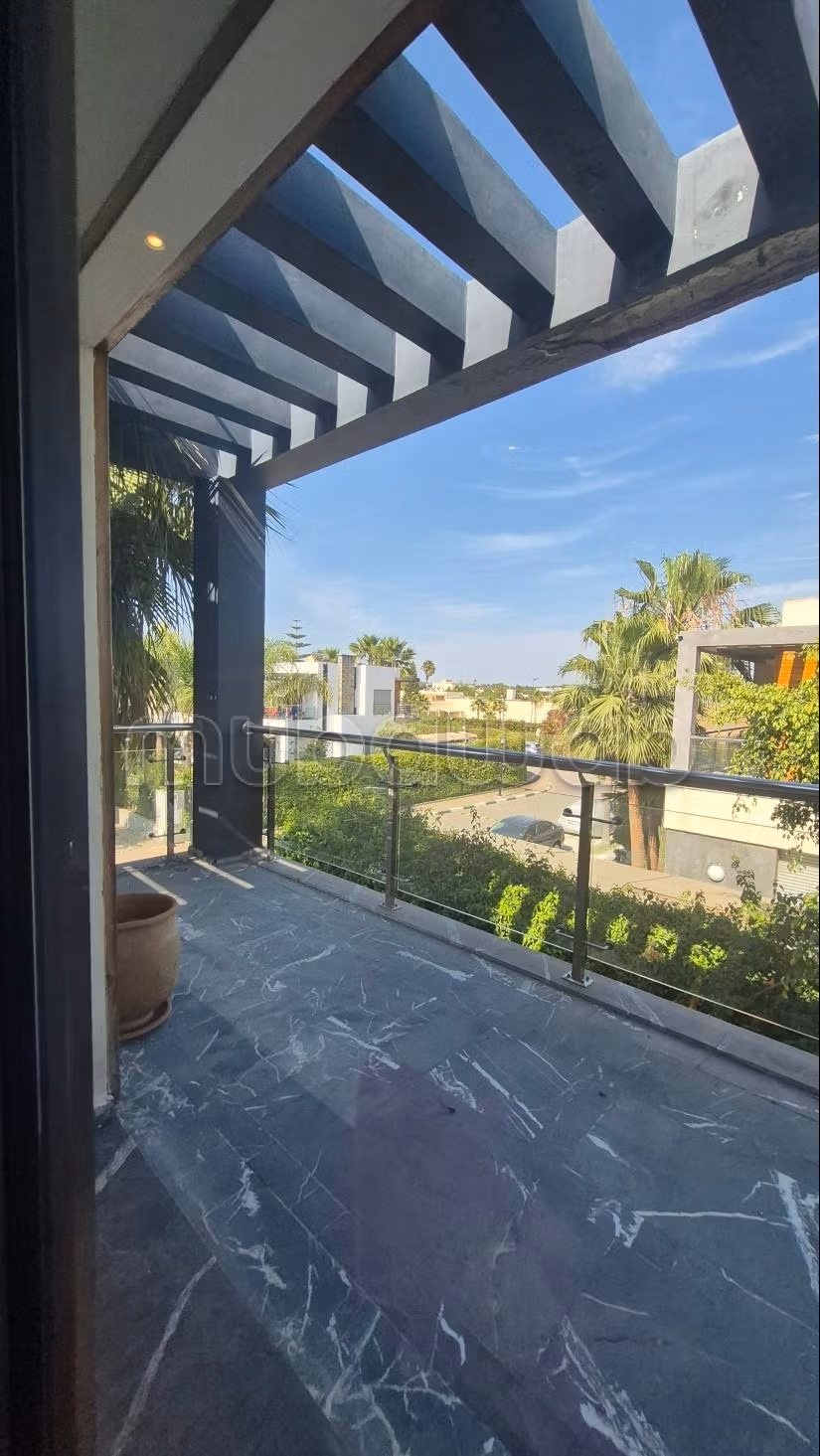 A vendre villa moderne 500m2 Bouskoura