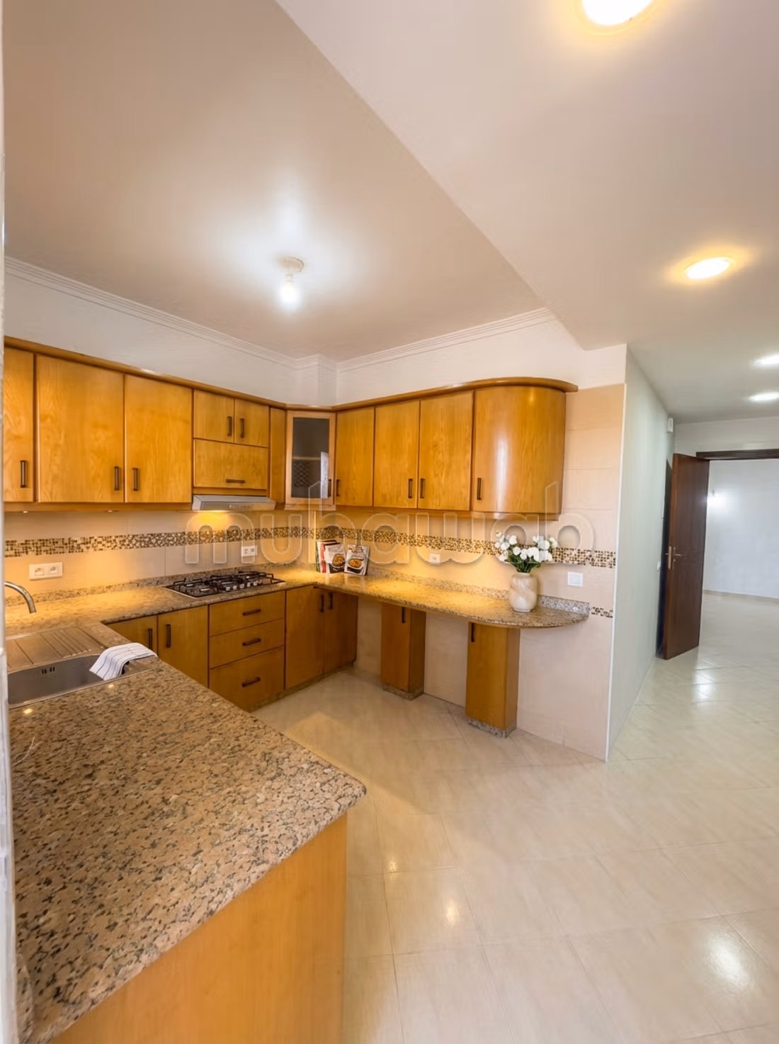 Très bel appartement entièrement rénové, situé à 6 minutes à pied du centre Ibn Tachfin et à 15 minutes de la gare Voyageurs — 3