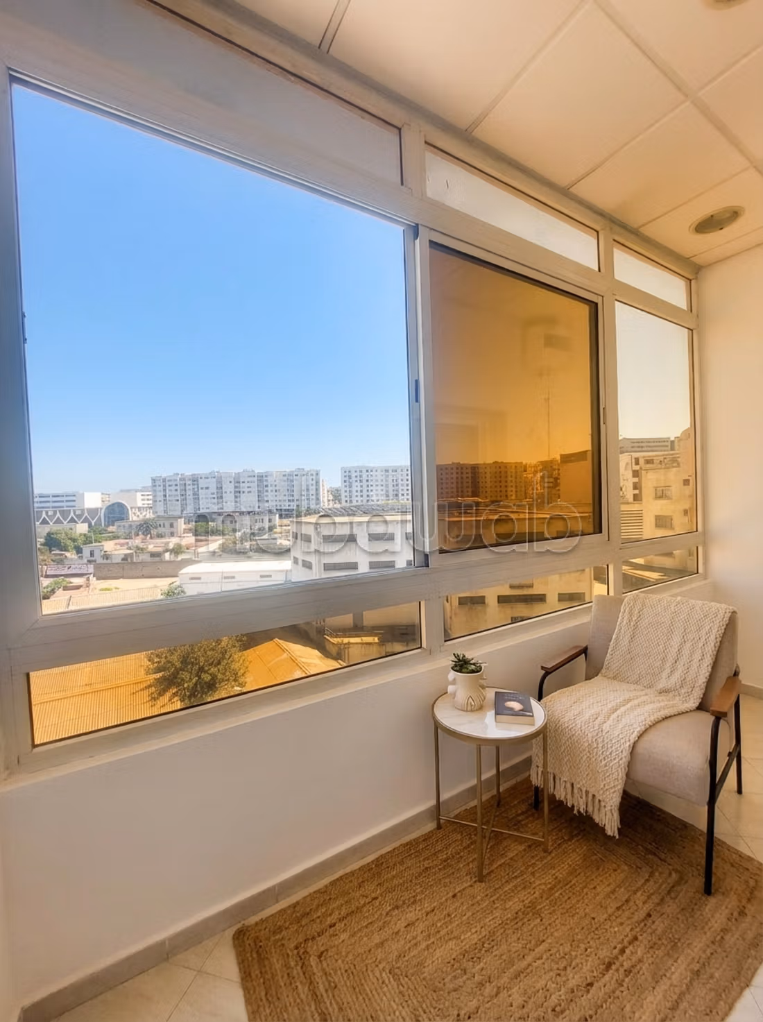 Très bel appartement entièrement rénové, situé à 6 minutes à pied du centre Ibn Tachfin et à 15 minutes de la gare Voyageurs — 4