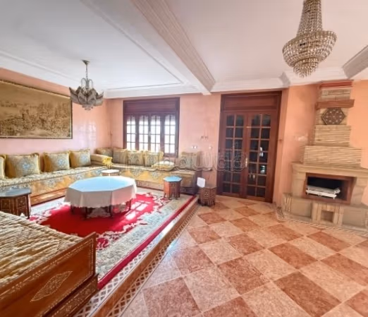 Villa à vendre à Hay Riad – 340 m², Fort potentiel