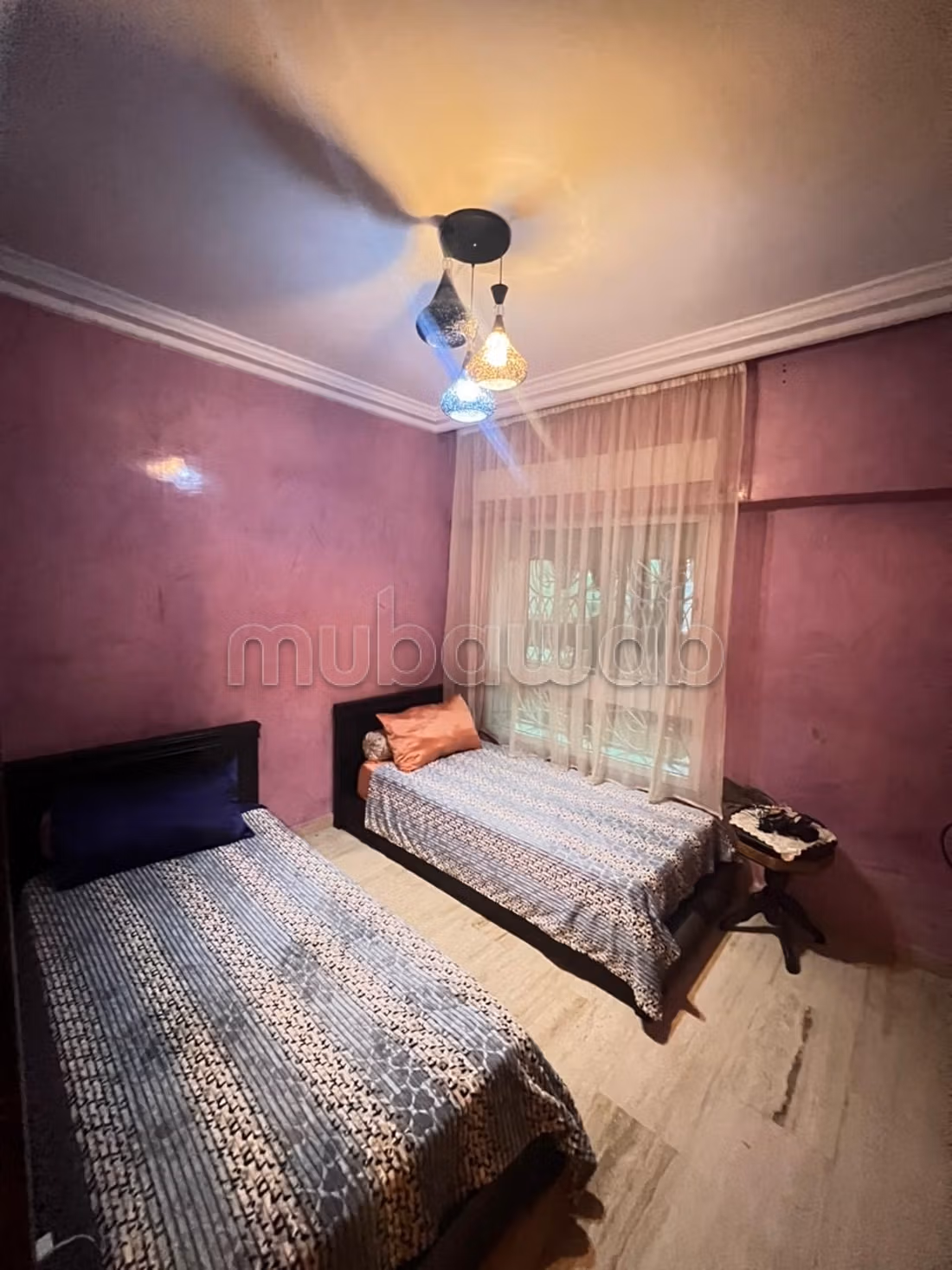 Louez cet appartement à Roches Noires. 
1 Pièce. Meublé