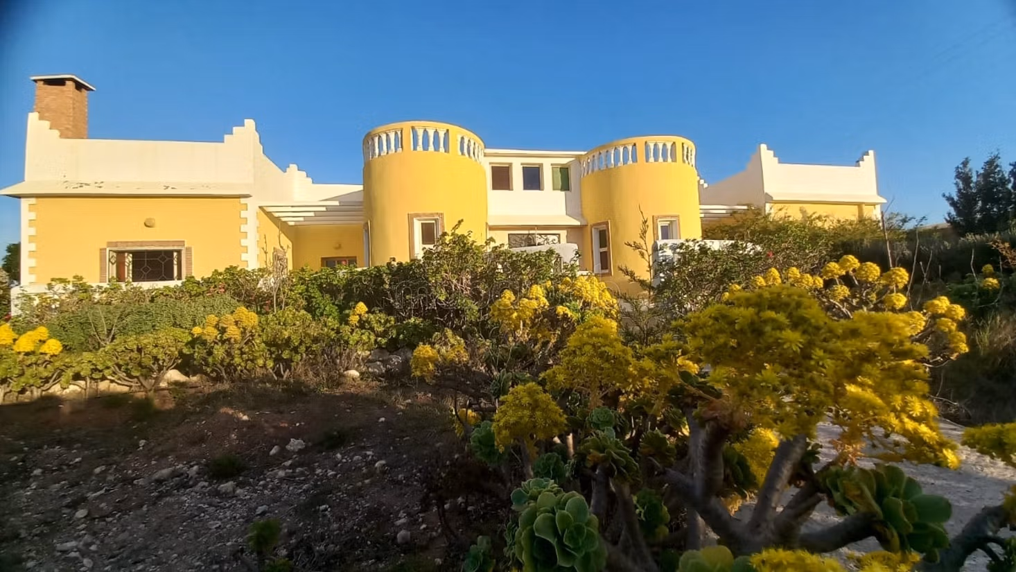 Superbe villa à vendre à Moulay Bouzerktoun, dans un village...