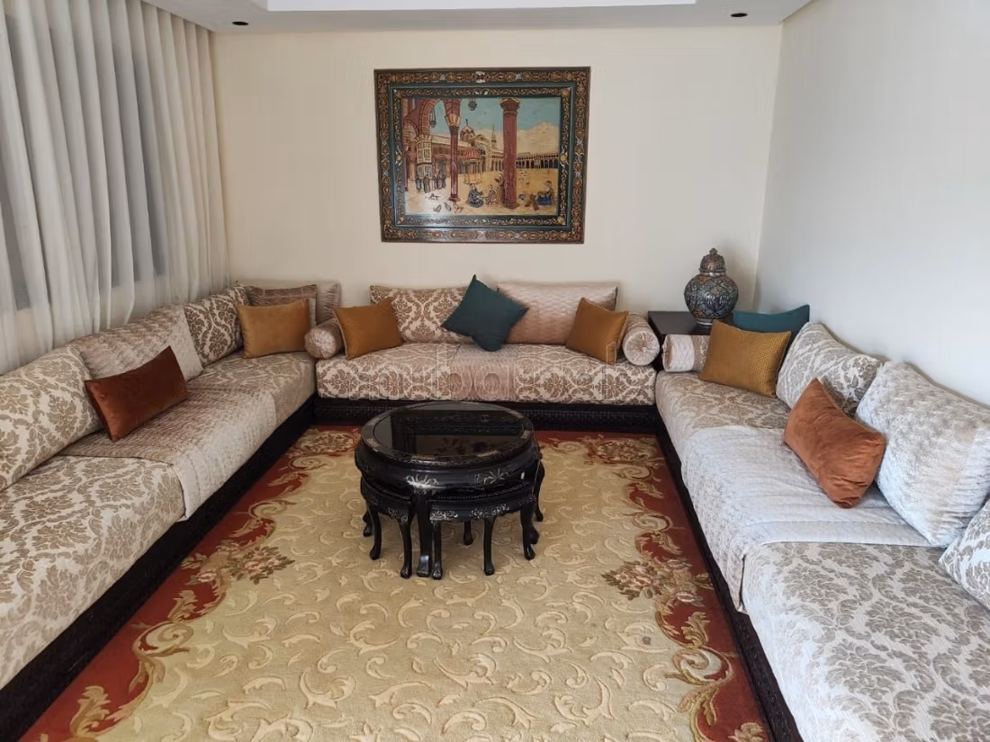 Appartement en location à Ville Verte. 5 pièces. Bien meublé
