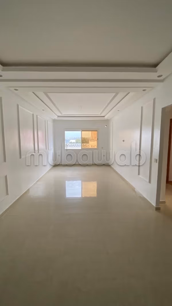 Bel appartement en location en Hassan Centre Ville. 
3 pièces. 
Terrasse et ascenseur