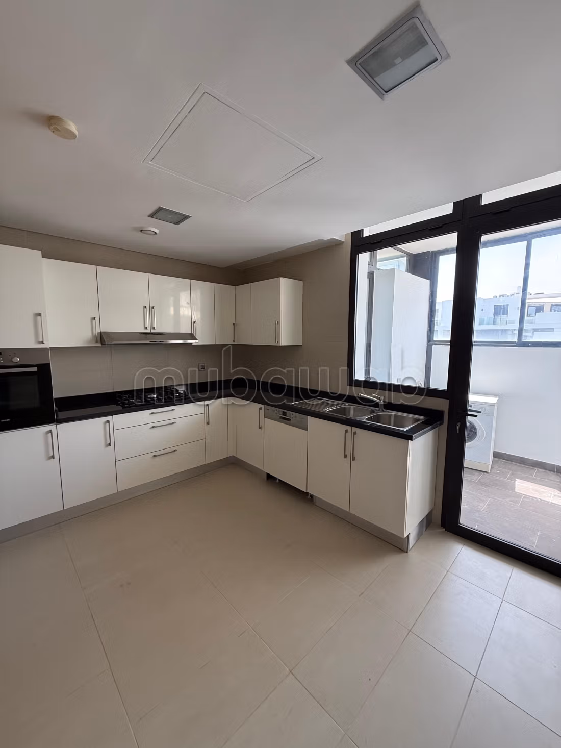 Très bel appartement en location à Souissi.
3 pièces confortables.
Porte blindée et résidence sécurisée