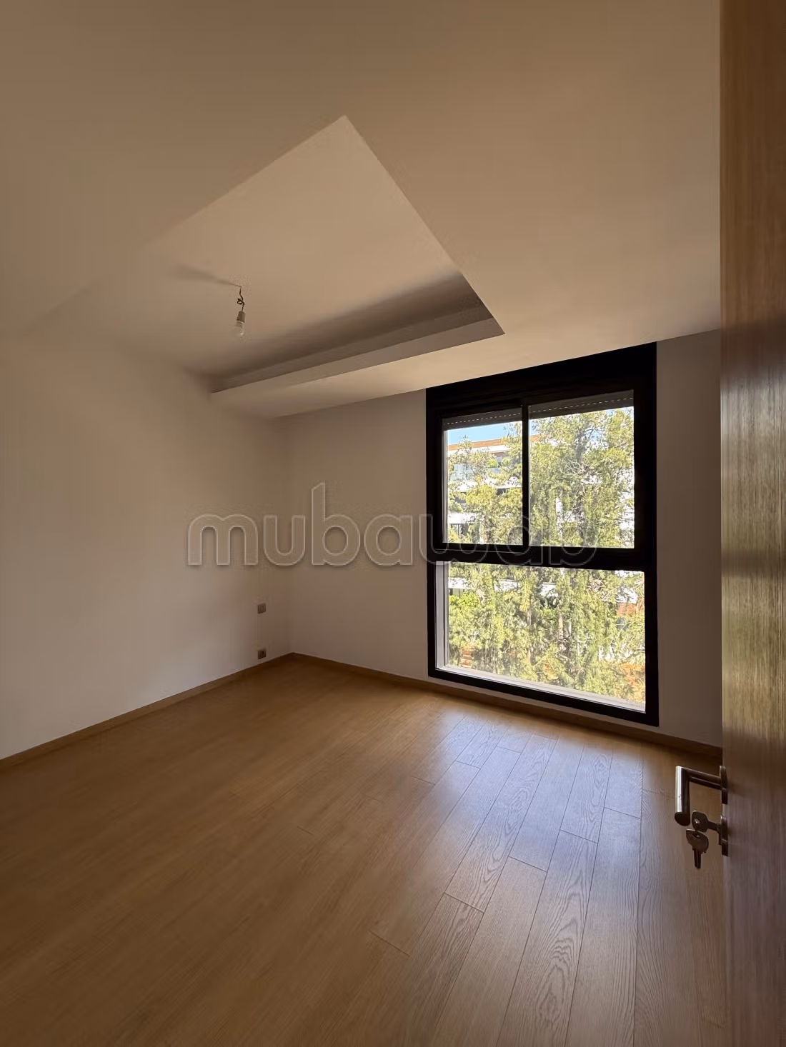 Très bel appartement en location à Souissi.
3 pièces confortables.
Porte blindée et résidence sécurisée — 2