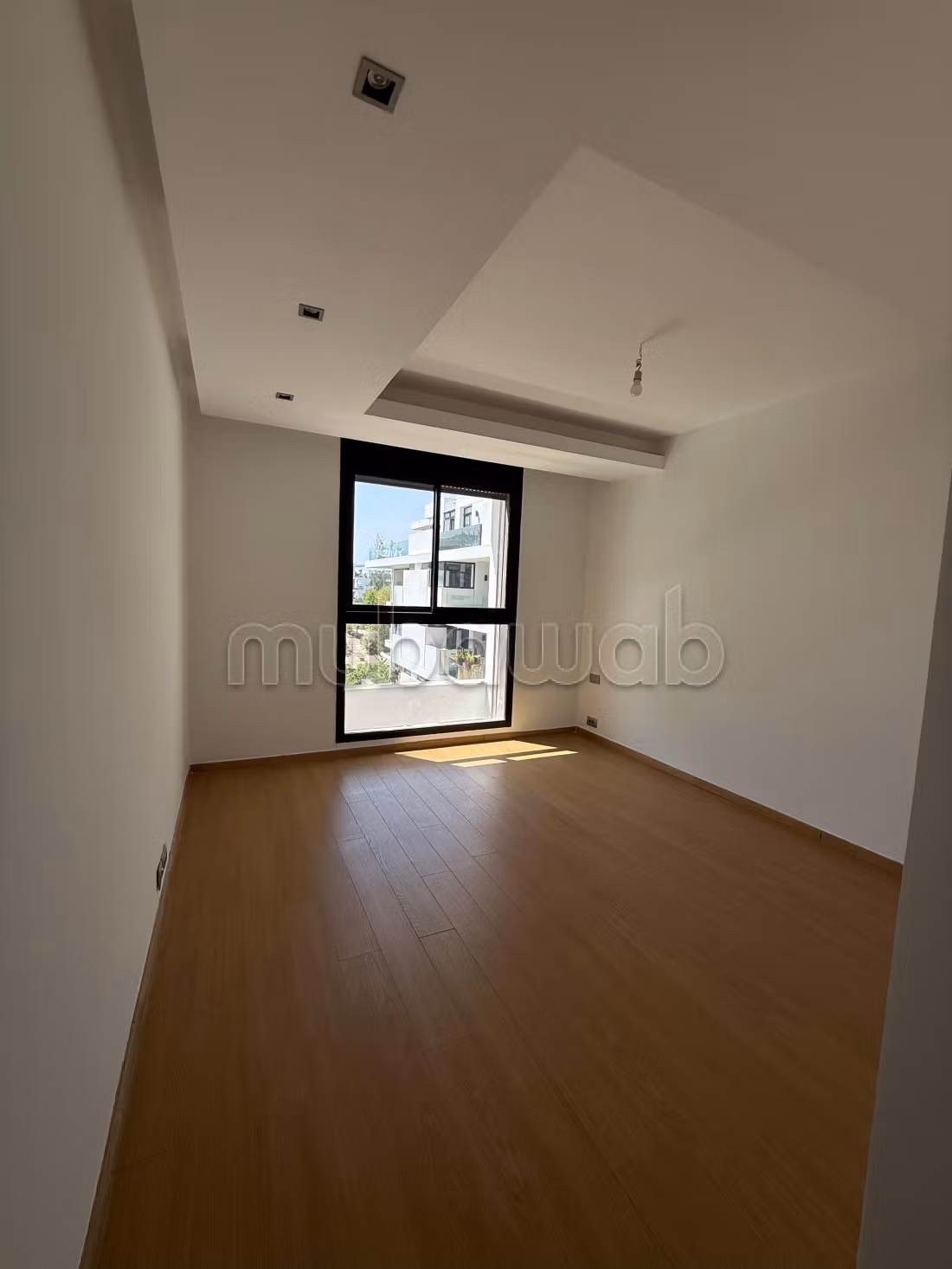 Très bel appartement en location à Souissi.
3 pièces confortables.
Porte blindée et résidence sécurisée — 3
