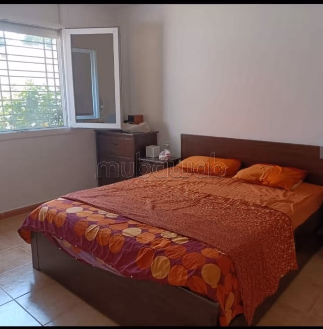 Villa, met drie gemeubileerde appartementen, getiteld
