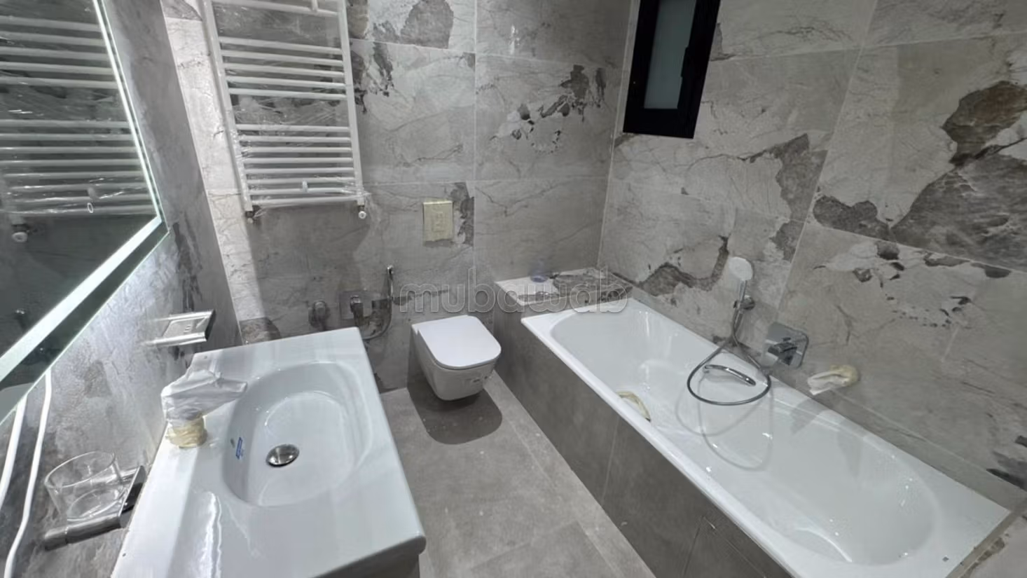 Spacious S3 high-end apartment on the first floor
