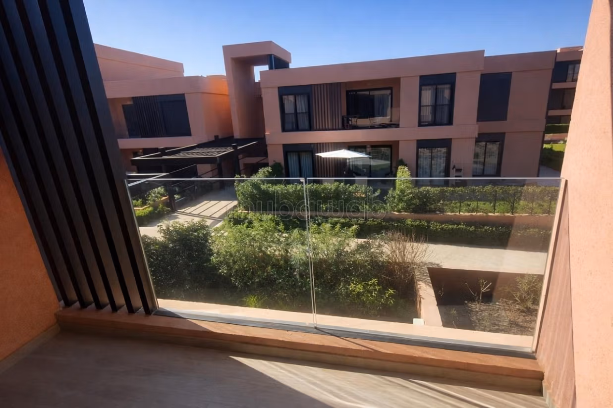 Studio video con terrazza Residenza con piscina