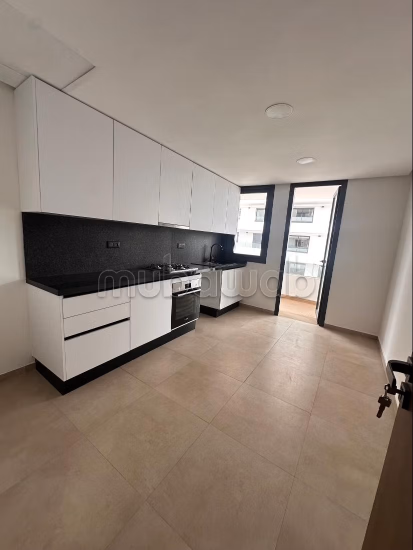 Location penthouse Casablanca Finance City.
3 chambres agréables.
Service de concierge et climatisation — 3