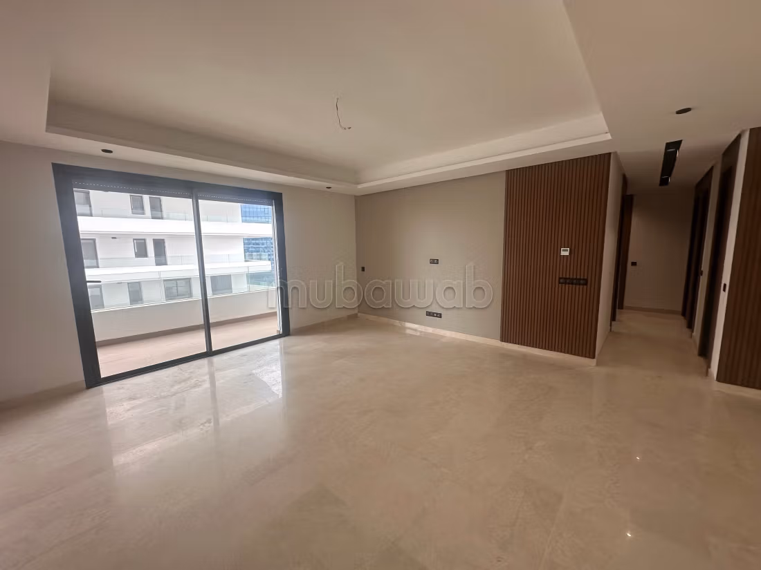 Location penthouse Casablanca Finance City.
3 chambres agréables.
Service de concierge et climatisation — 4