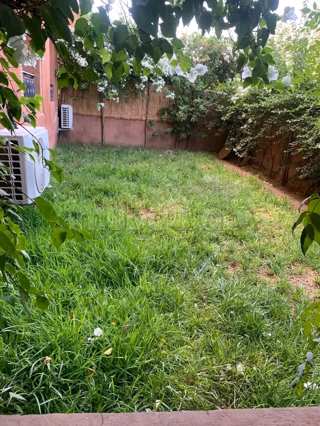 Magnifique rez de jardin à louer meublé — 3