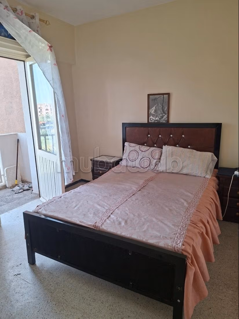 Alquila este piso en Guéliz. 2 dormitorios. Servicio de conserjería y aire condicionado