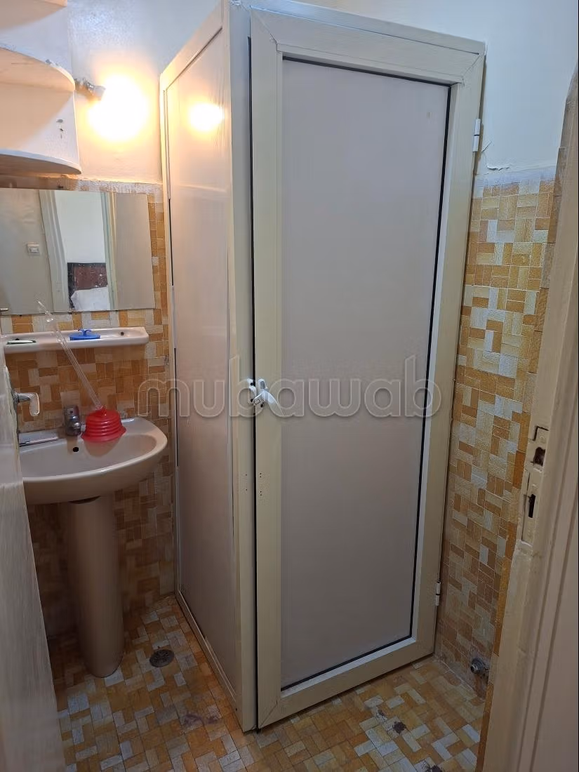 Alquila este piso en Guéliz. 2 dormitorios. Servicio de conserjería y aire condicionado