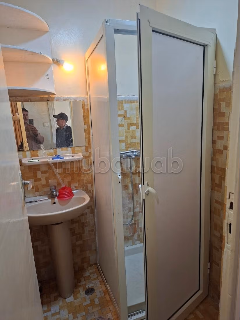 Alquila este piso en Guéliz. 2 dormitorios. Servicio de conserjería y aire condicionado