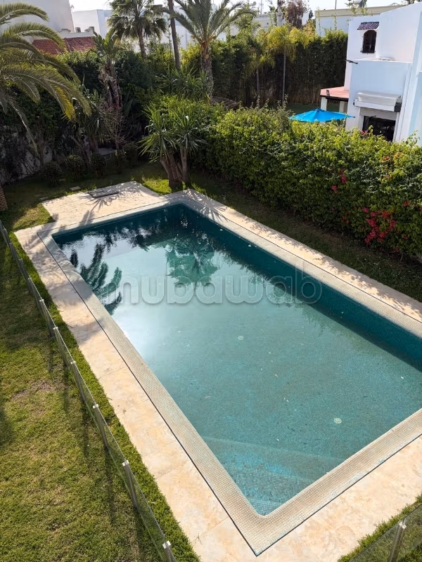 Villa moderne avec piscine et climatisation