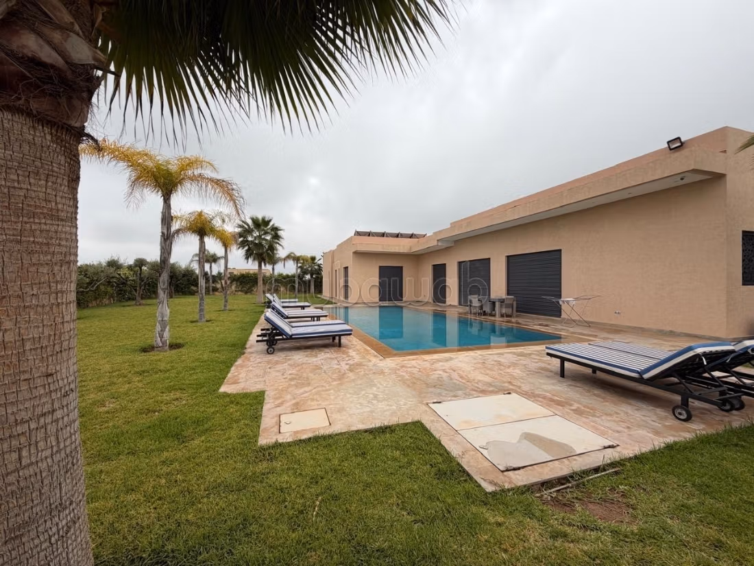 Luxury Villa for sale. Surface area 1500 m². Satellite dish system and Moroccan living room