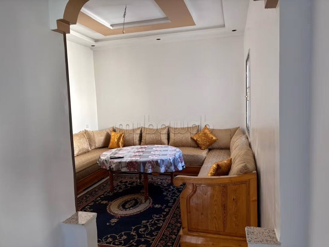 Location saisonnière à Bab Enzh. Surface de 56 m². Porte blindée et chauffage central