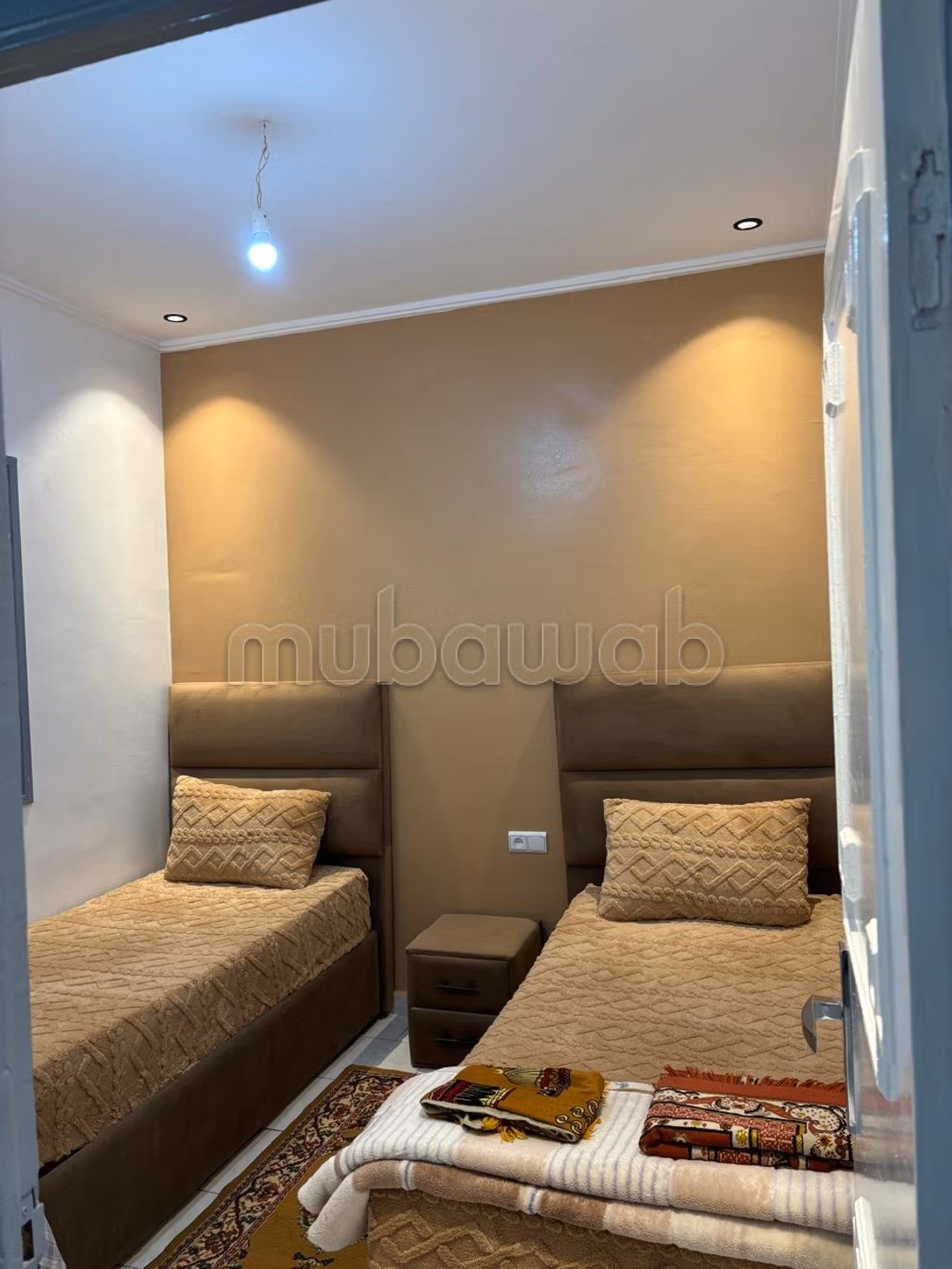 Location saisonnière à Bab Enzh. Surface de 56 m². Porte blindée et chauffage central