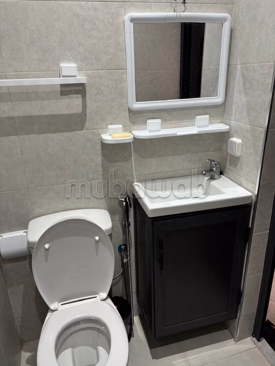 Location saisonnière à Bab Enzh. Surface de 56 m². Porte blindée et chauffage central