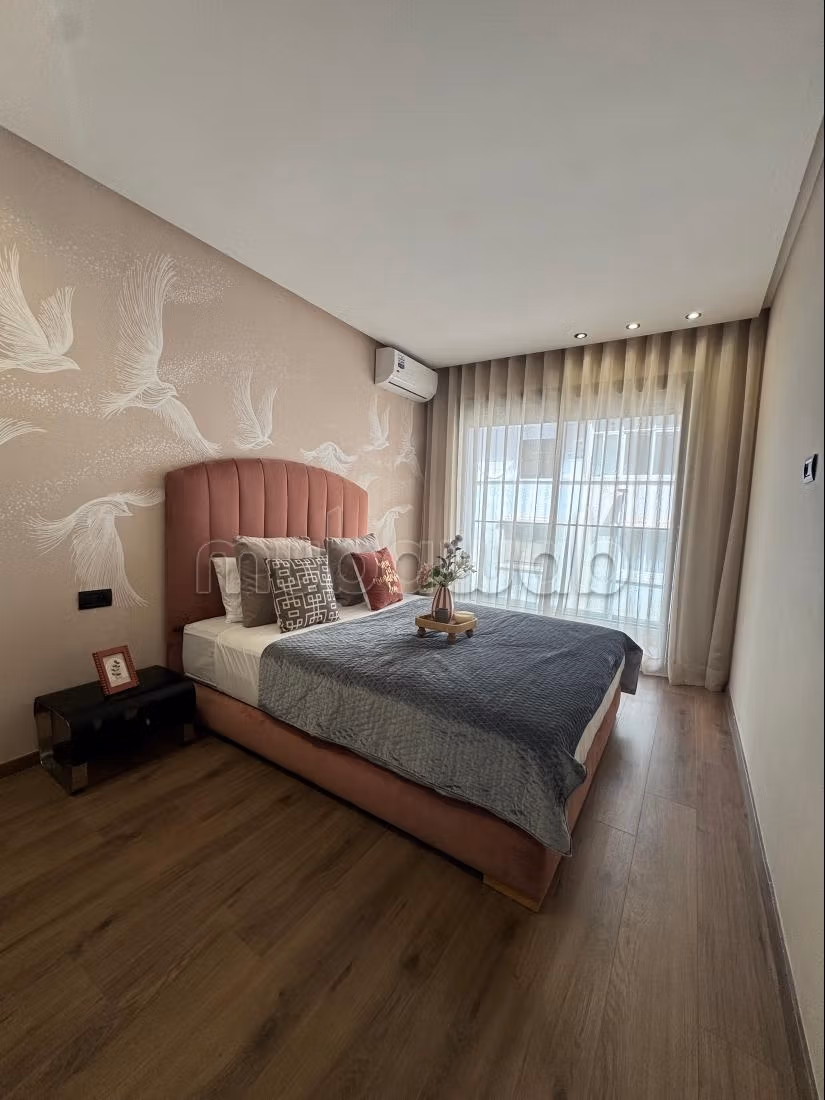Superbe appartement à vendre à Anfa. 1 belle chambre. Chauffage central et porte blindée — 2