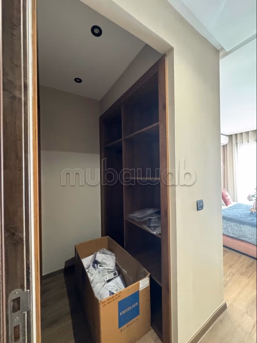 Superbe appartement à vendre à Anfa. 1 belle chambre. Chauffage central et porte blindée — 3