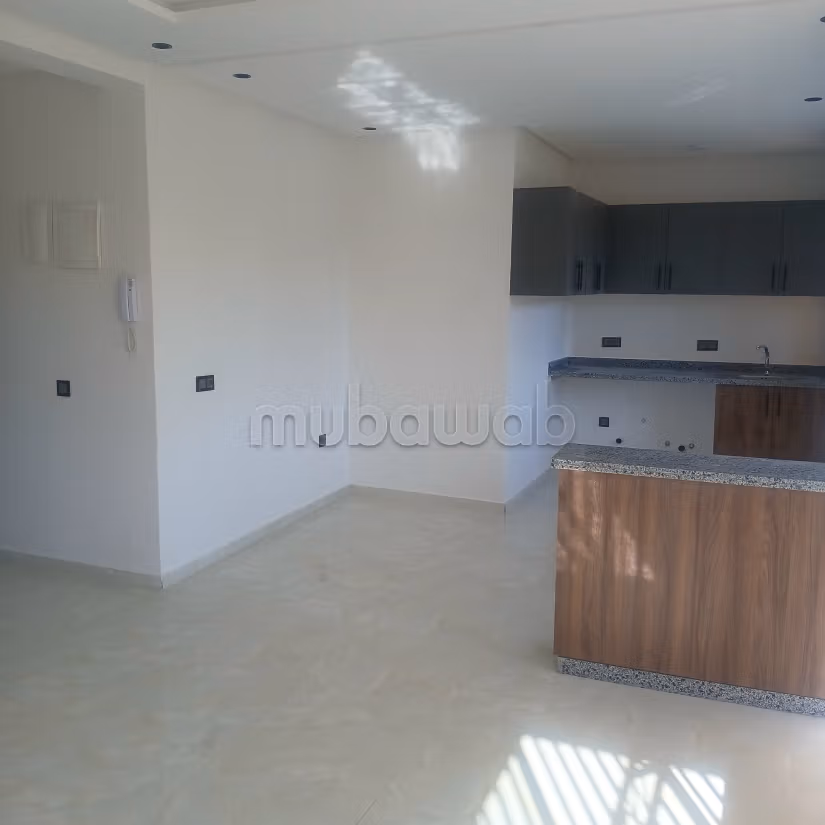 Vente d'un bel appartement à Agdal. 
Surface totale 75 m². 
Porte blindée, salon marocain — 2