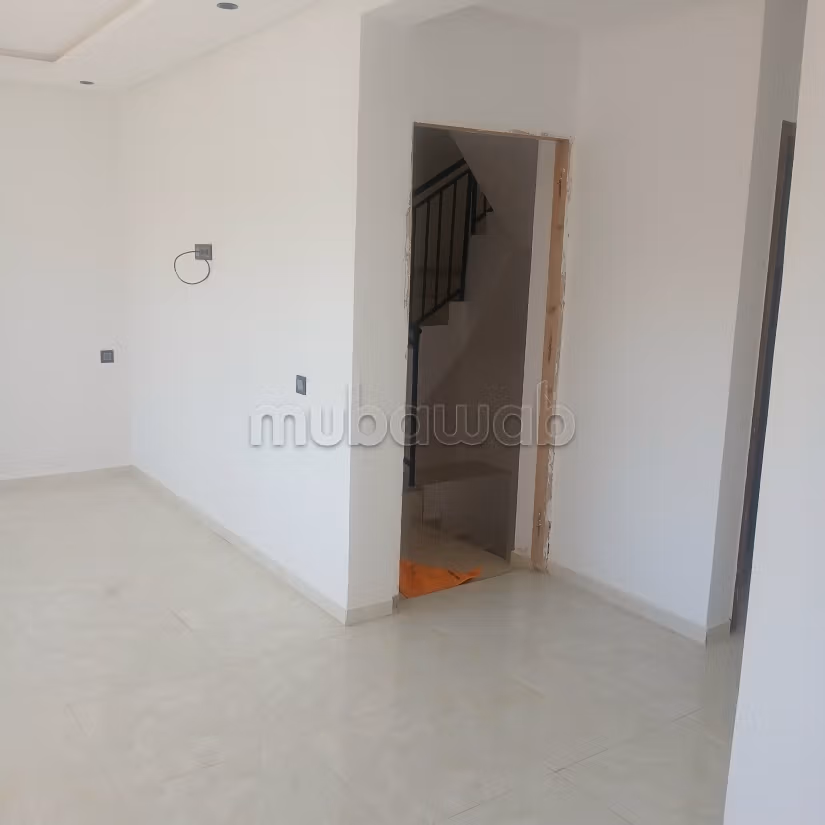 Vente d'un bel appartement à Agdal. 
Surface totale 75 m². 
Porte blindée, salon marocain — 5