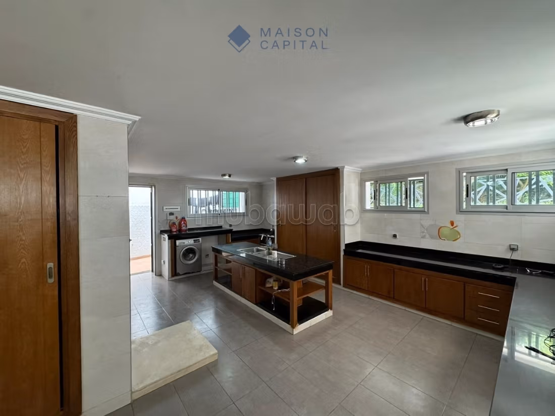 Modern villa with pool FOR RENT: Hay Riad