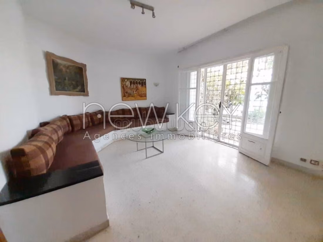 Grande villa con piscina in affitto a La Soukra